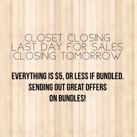 CLOSET CLOSING - Picture 1 of 1